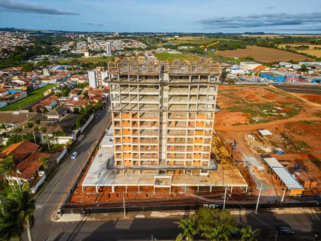 Foto aérea real da obra do Grand'Oro Vila Barth em setembro de 2026, com a estrutura no 12º pavimento